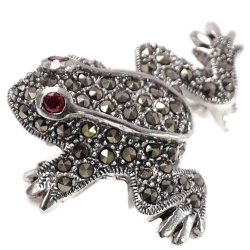 broszka_srebrna_zabka_markazyty 002.png