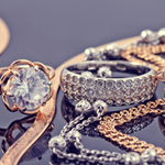 srebrna i złota biżuteria